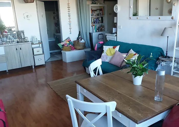 Chambre Chez L\'Habitante Avec Salle De Bain Et Cuisine Communes - Presence D\'Un Chat